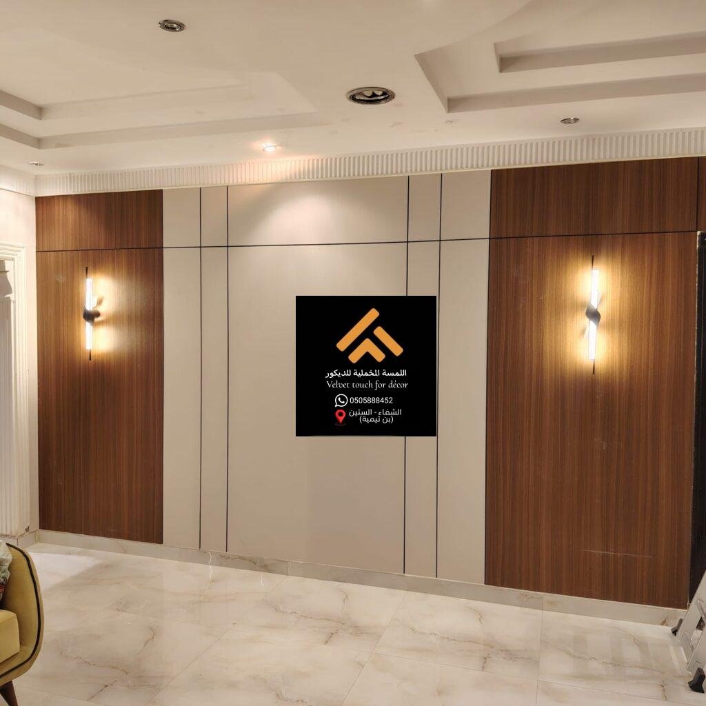 تصميم داخلي لمجلس فخم مع إضاءة مخفية وجبس بورد كلاسيكي