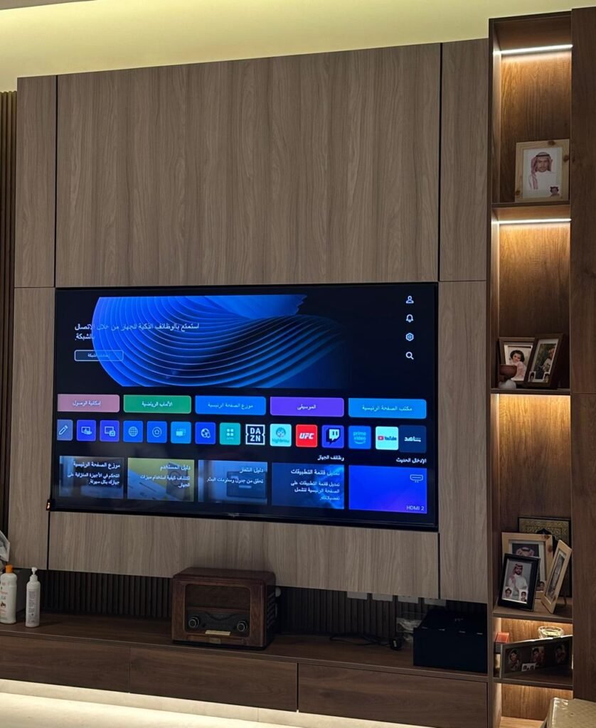 ديكورات جدار تلفزيون رخامية بلون أبيض